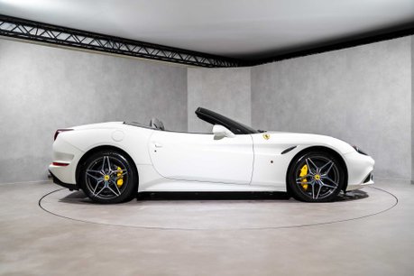 Ferrari California T. MAGNERIDE SUSPENSION. BESPOKE INTERIOR. TWO-TONE BODYWORK. CARPLAY. 7