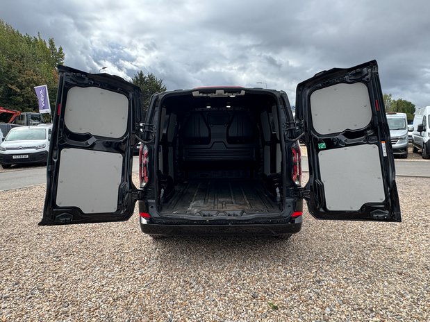 Ford Transit Custom AUTO SWB L1H1 (SOLD CM) Low Roof Sport 320 Air Con 165 Bhp Alloys Sensors C 8