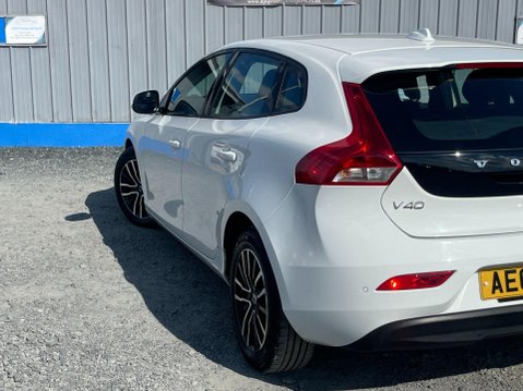 Volvo V40 2.0 T2 GPF Momentum Nav Plus Euro 6 (s/s) 5dr 23
