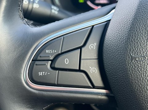 Renault Megane ICONIC E-TECH 33