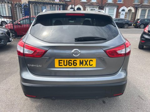 Nissan Qashqai 1.2 DIG-T N-Connecta XTRON 2WD Euro 6 (s/s) 5dr 5