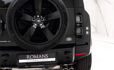 Land Rover Defender V8 29