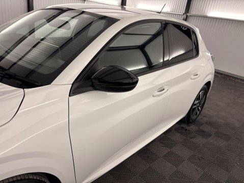 Peugeot 208 1.2 PureTech Allure Premium Euro 6 (s/s) 5dr 37