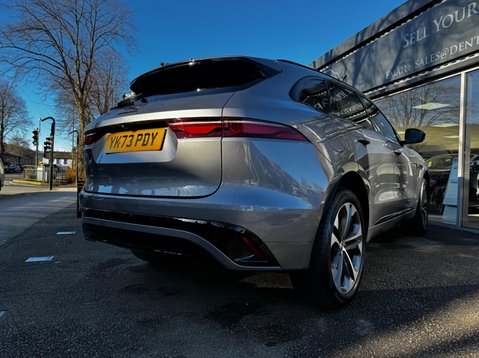 Jaguar F-Pace R-DYNAMIC HSE BLACK 40
