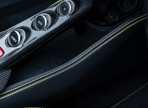 Ferrari F8 Spider 25