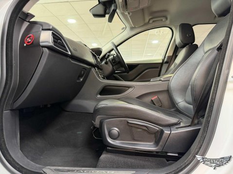 Jaguar F-Pace 2.0 D180 Prestige Auto AWD Euro 6 (s/s) 5dr 72