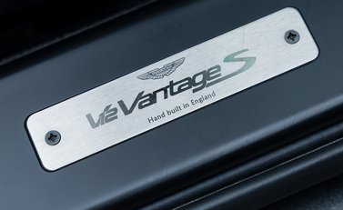 Aston Martin V12 Vantage S ROADSTER 24