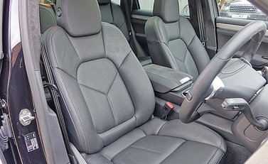 Porsche Cayenne GTS 11