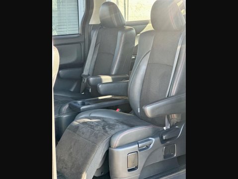 Toyota Vellfire Golden Eyes II Edition 30