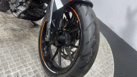 KTM Duke 2017 19K SPARES OR REPAIR PROJECT NAKED SUPERMOTO BIKE 125CC 29