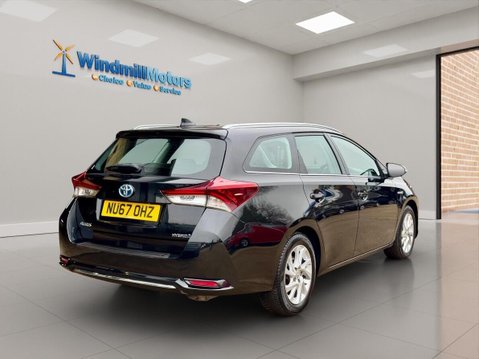 Toyota Auris 1.8 VVT-h Business Edition Touring Sports CVT Euro 6 (s/s) 5dr (Safety Sens 10