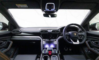 Lamborghini Urus V8 17