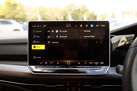 Volkswagen Golf BLACK EDITION TSI 22