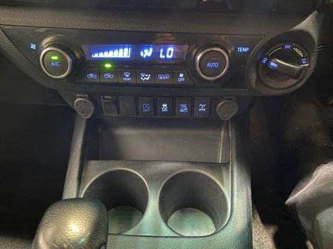 Toyota Hilux INVINCIBLE 4WD D-4D DCB 18
