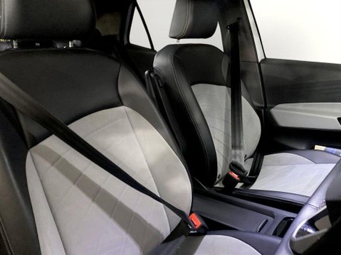 Volkswagen ID.3 Pro Performance 58kWh Family Hatchback 5dr Electric Auto (204 ps) Alloys - 11