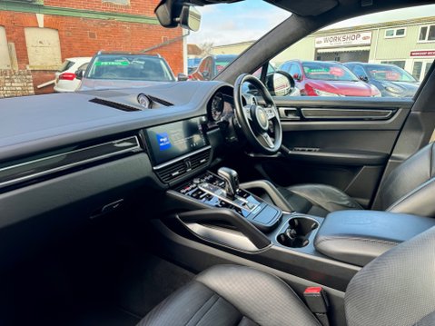 Porsche Cayenne TURBO S 11