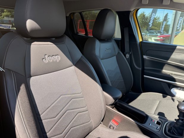 Jeep Avenger SUMMIT 18