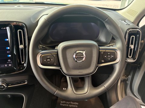 Volvo XC40 2.0 B4 MHEV Ultra Bright DCT Auto Euro 6 (s/s) 5dr 19