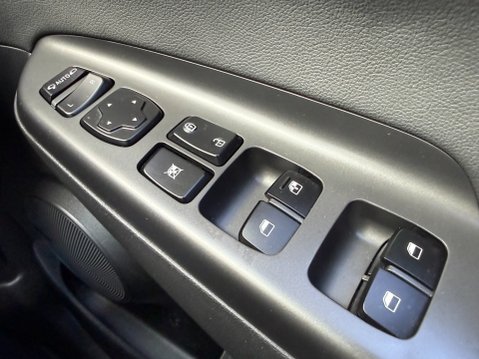 Hyundai KONA PREMIUM SE 1 OWNER 21