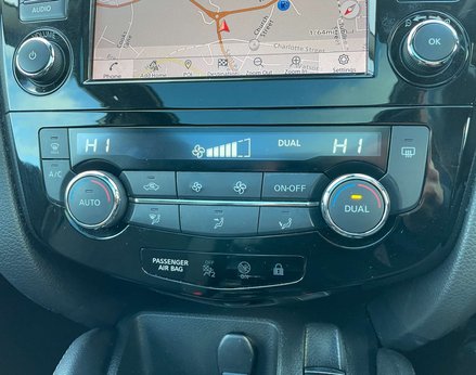 Nissan Qashqai 1.3 Qashqai N-Connecta DiG-T 5dr 43