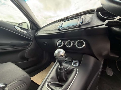 Alfa Romeo Giulietta 1.6 Giulietta Tecnica JTDM-2 5dr - NATIONAL DELIVERY* 17