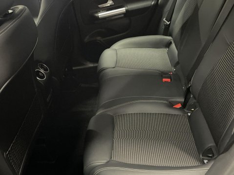 Mercedes-Benz GLA 2.0 GLA200d Sport SUV 5dr Diesel 8G-DCT Euro 6 (s/s) (150 ps) 18