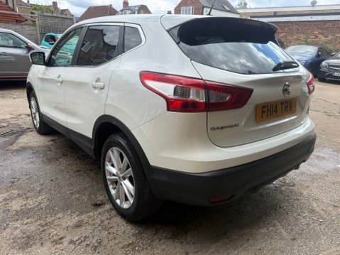 Nissan Qashqai 1.2 DIG-T Acenta Premium SUV 5dr Petrol Manual 2WD 2