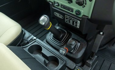 Land Rover Defender 90 HERITAGE HARD TOP 22