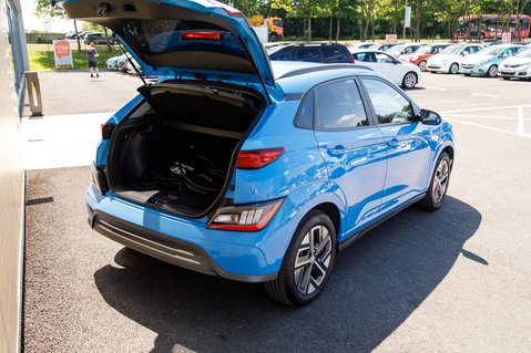 Hyundai KONA PREMIUM 42