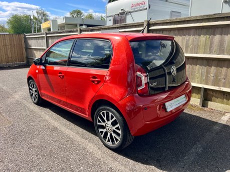 Volkswagen Up 1.0 GROOVE UP 5Dr 6