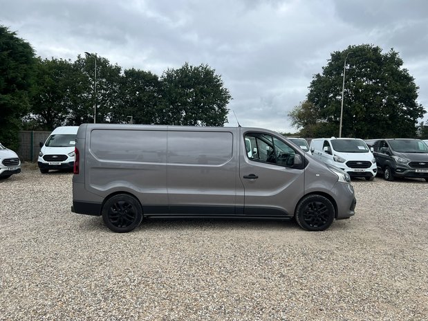 Renault Trafic LWB L2H1 Low Roof Sport LL30 Air Con Alloy Wheels EURO 6 NO VAT 5