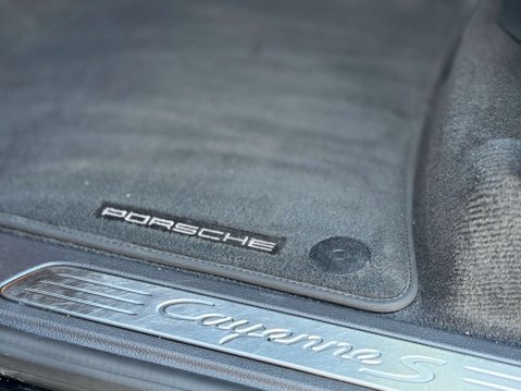 Porsche Cayenne 4.1 Cayenne V8 D S Tiptronic S Auto 4WD 5dr 64