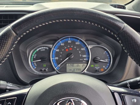 Toyota Yaris 1.5 VVT-h Design Hatchback 5dr Petrol Hybrid E-CVT Euro 6 (101 ps) 34