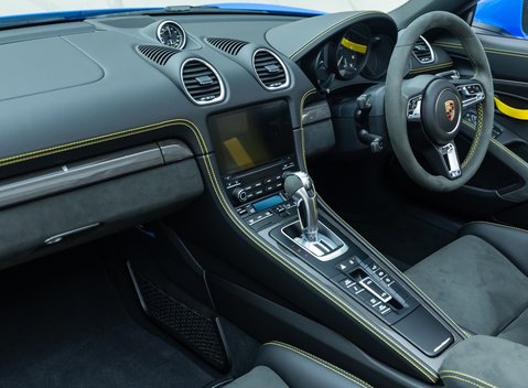 Porsche 718 SPYDER 18
