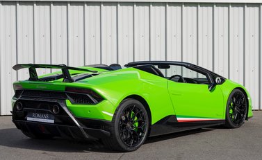 Lamborghini Huracan Spyder LP640-4 Performante 11