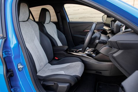 Peugeot 208 GT PREMIUM 33