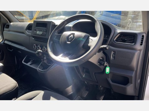 Renault Master 2.3 dCi 35 Business FWD LWB Medium Roof Euro 6 4dr 25