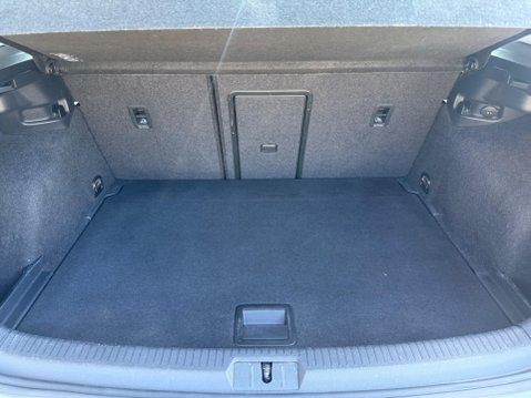 Volkswagen Golf 1.0 TSI BlueMotion Tech SE Nav DSG Euro 6 (s/s) 5dr 37