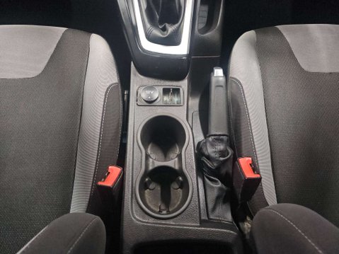 Ford Focus 1.6 Focus Zetec 105 5dr 31