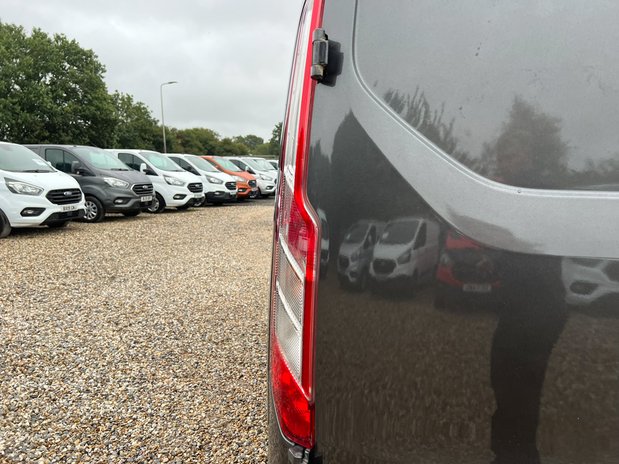 Ford Transit Custom Crew Cab SWB L1H1 Limited 300 CAT N Air Con Alloys Cam EURO 6 NO VAT 27