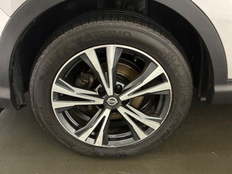 Nissan Qashqai 1.5 dCi N-Connecta Euro 6 (s/s) 5dr 37
