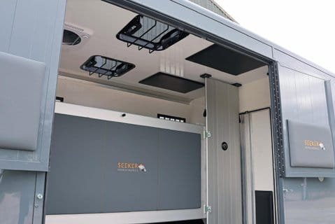 Renault Master DEMO MODEL 3.5 TON ADVANCE 150 AUTO STALLION BUILD SEEKER HORSEBOX REAR BED 14