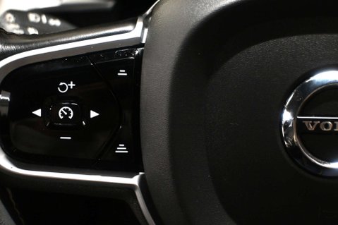 Volvo XC60 2.0 XC60 R-Design B4 MHEV AWD Auto 4WD 5dr 32