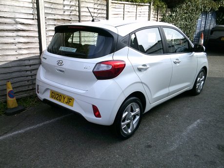 Hyundai i10 MPI SE CONNECT ONLY 16,000 MILES FROM NEW 2