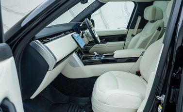 Land Rover Range Rover D350 AUTOBIOGRAPHY LWB 19