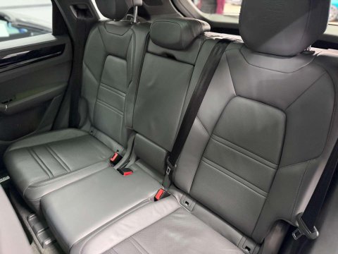 Porsche Cayenne 3.0 V6 E-Hybrid 14kWh SUV 5dr Petrol Plug-in Hybrid TiptronicS 4WD Euro 6 ( 42