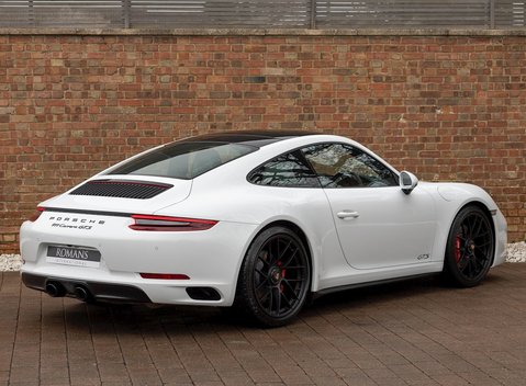 Porsche 911 Carrera GTS (991.2) 7