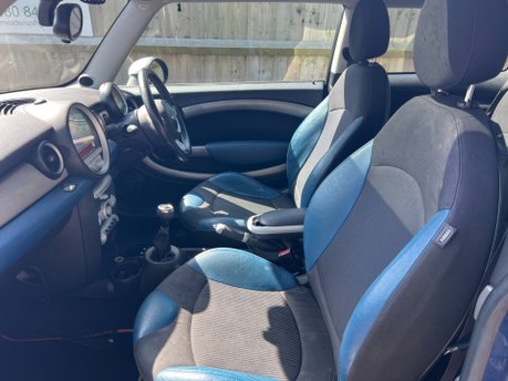 Mini Hatch COOPER D 1.6 3dr 17
