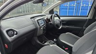 Toyota Aygo 1.0 VVT-i x-play Hatchback 5dr Petrol x-shift Euro 6 (Safety Sense) (71 ps) 40