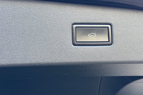 Volkswagen Tiguan R-LINE TDI DSG - RARE LEATHER INTERIOR - APPLE CAR PLAY -CAMERA 71